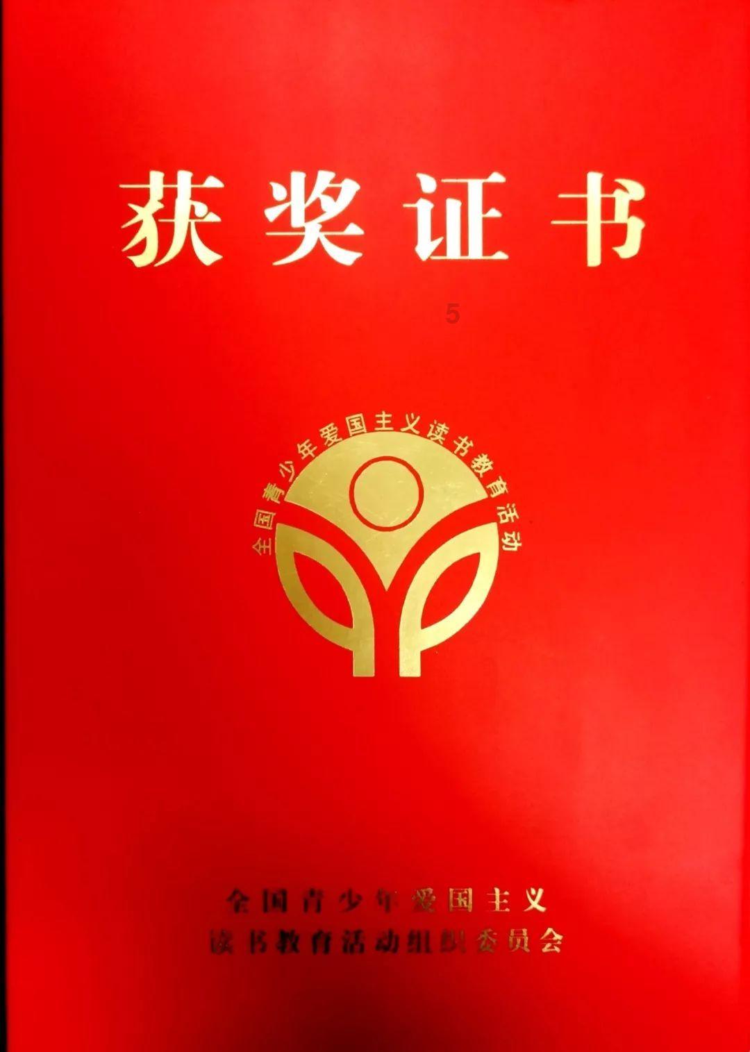 救援受困的鬃狼